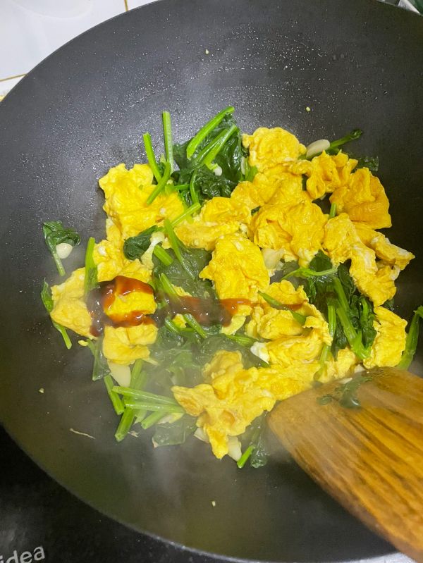 家常菠菜炒鸡蛋