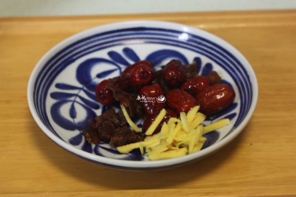 红糖姜枣桂圆茶