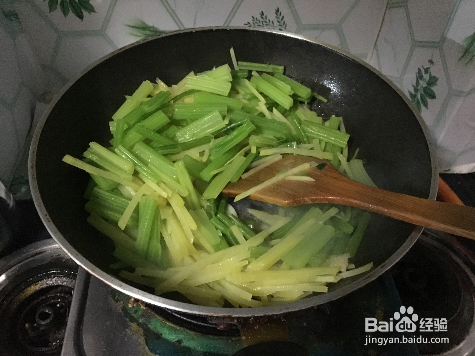 芹菜炒土豆丝怎么炒