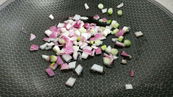 葱葱茄酱热拌面