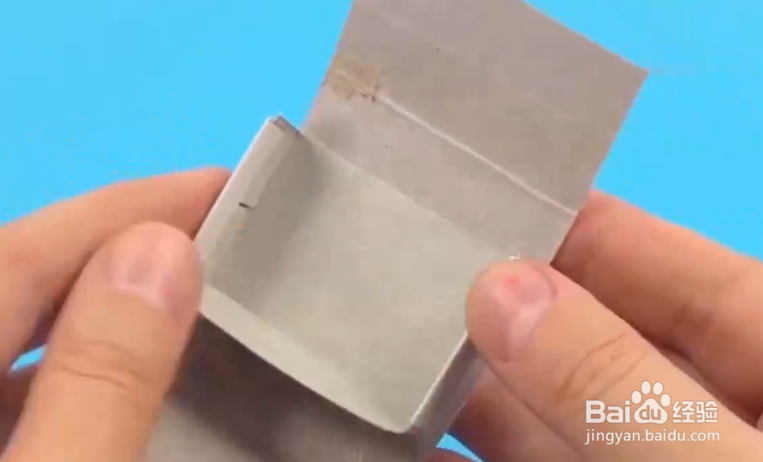 如何给芭比娃娃做饰品