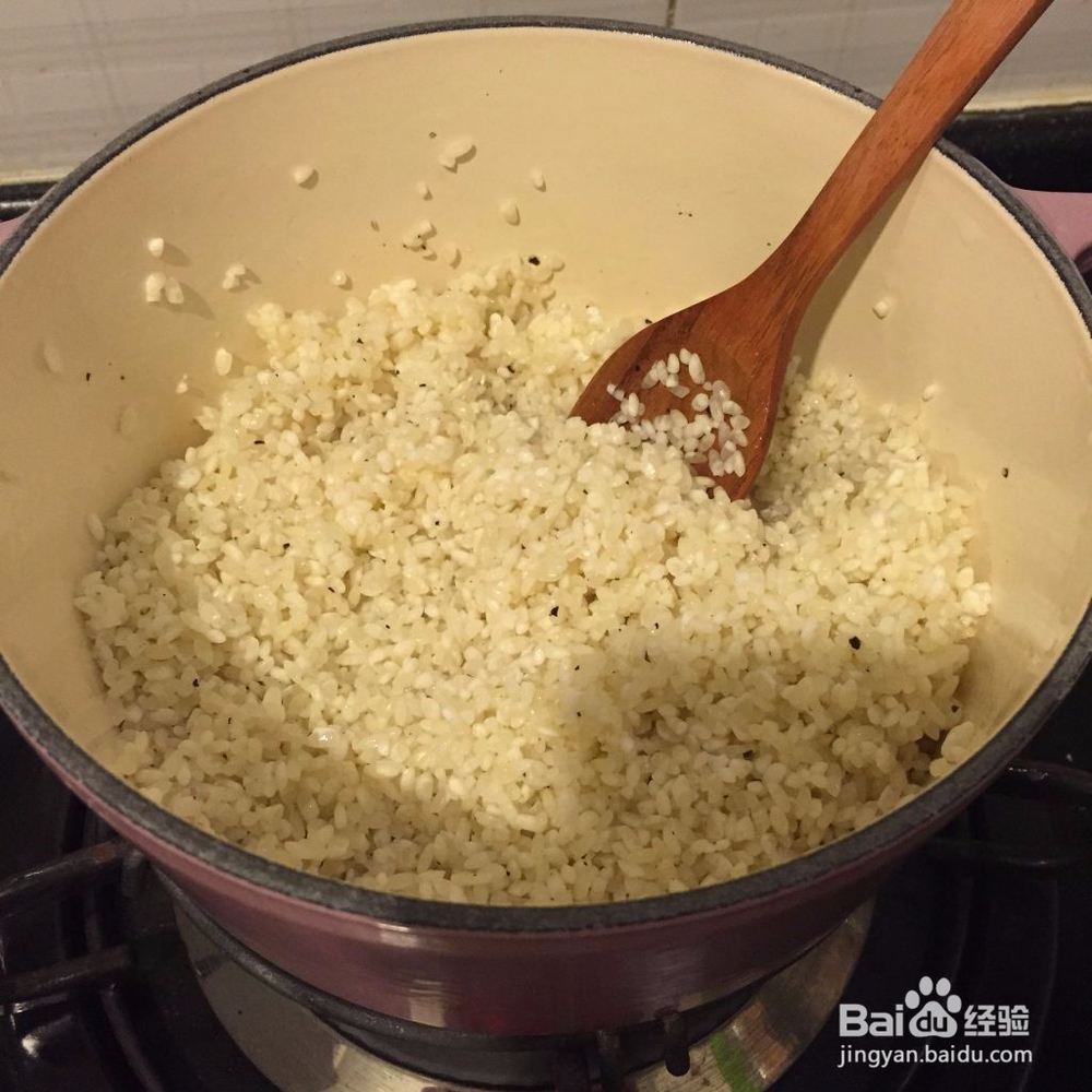 6步做出营养美味的皮蛋瘦肉粥~