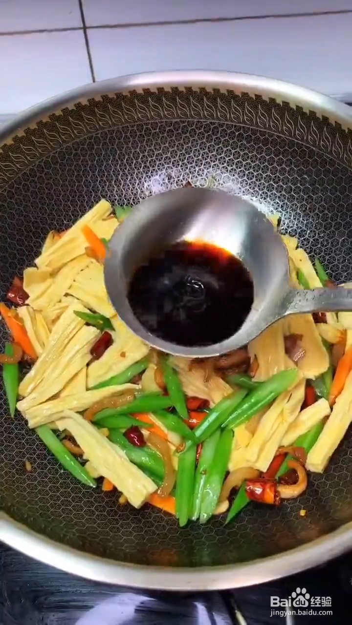 如何制作辣炒腐竹？