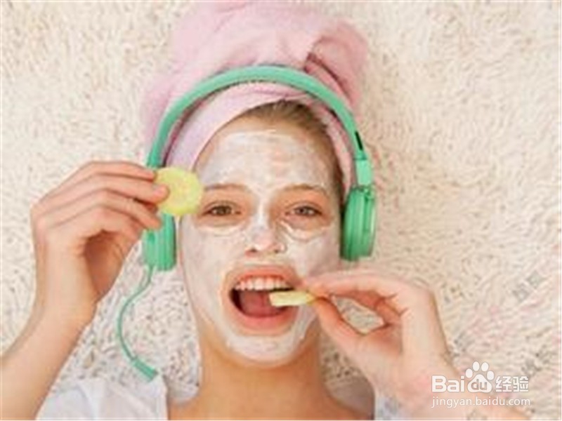 怎样自制草莓牛奶面膜？