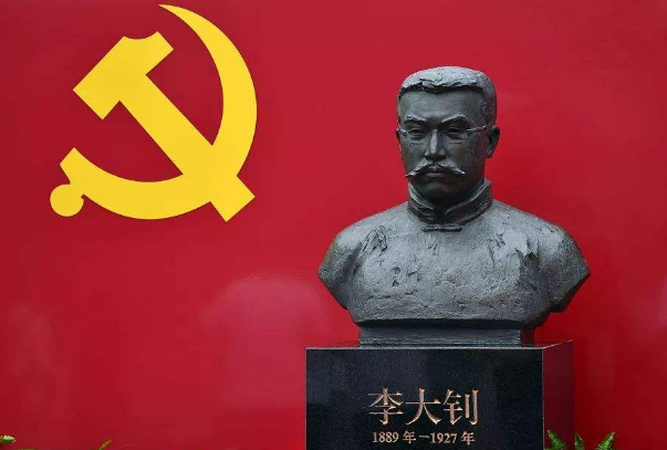 李大钊，恽代英是如何批判半殖民地半封建教育的，提出哪些主张