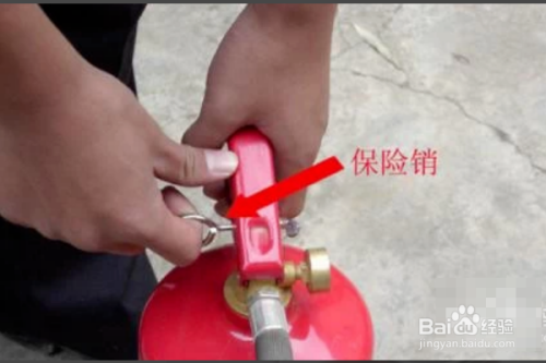 发现着火,如何正确使用灭火器?