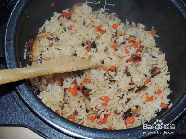 如何做美味的香菇腊肉焖饭