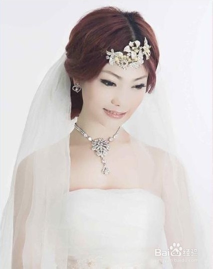 圆脸新娘如何打造V脸妆容