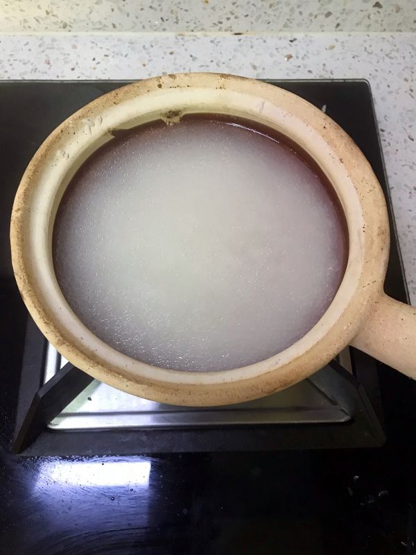 龙利鱼腊肠双拼煲仔饭