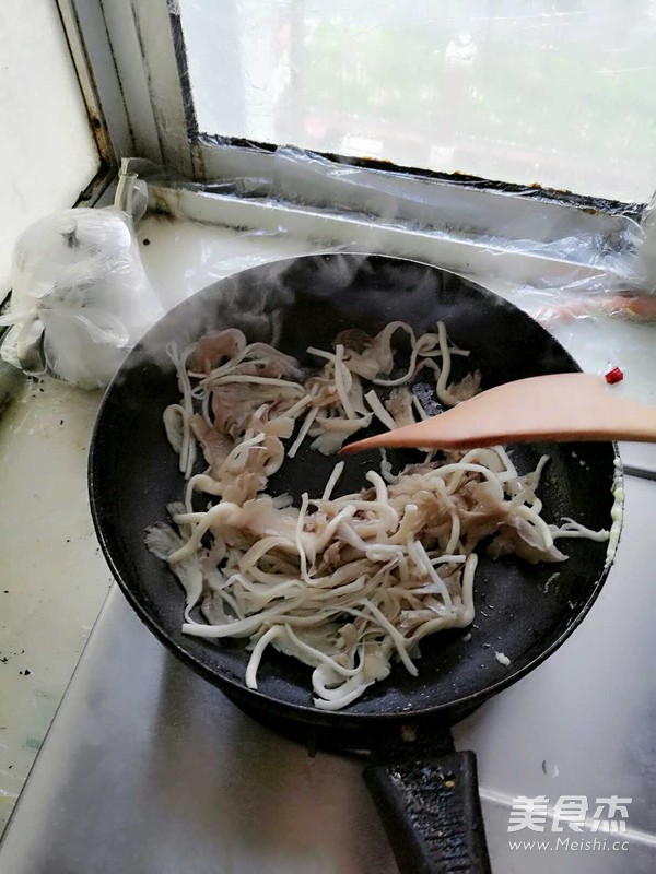 蘑菇鸡蛋汤的做法
