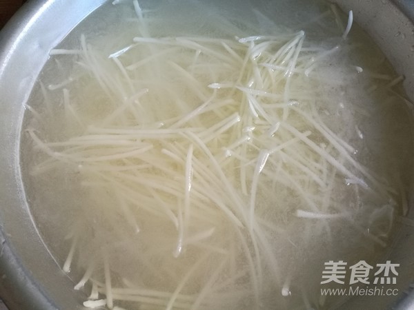 醋溜土豆丝的做法