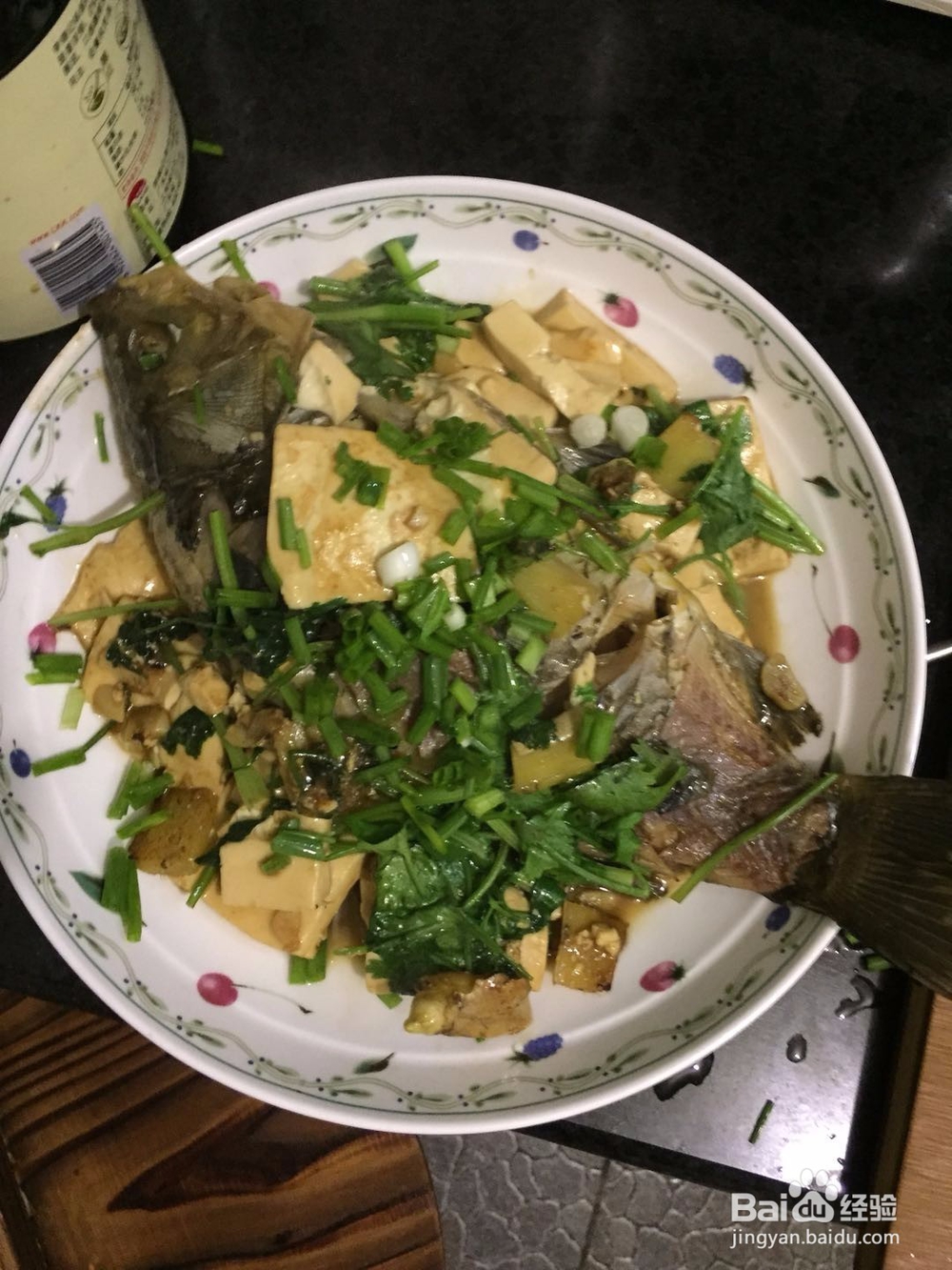 香菜豆腐鲫鱼的鲜美做法