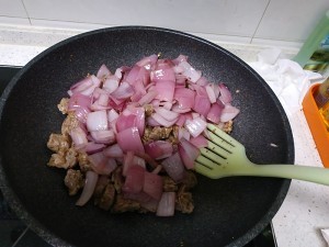 养生食补洋葱炒羊肉的做法