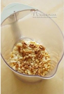 益智增寿的大豆杏仁核桃露