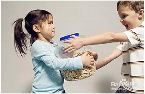 当宝宝和小朋友在一起玩的时候应该注意什么？