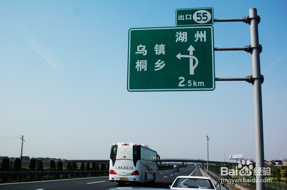 怎么避免高速叉路口发生危险：[1]行车经验