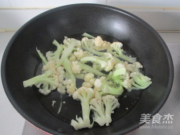 番茄炒花菜的做法