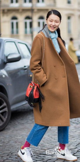 用不同的衣服来匹配你的运动鞋