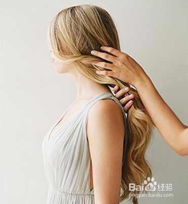 自己打造鱼骨辫马尾