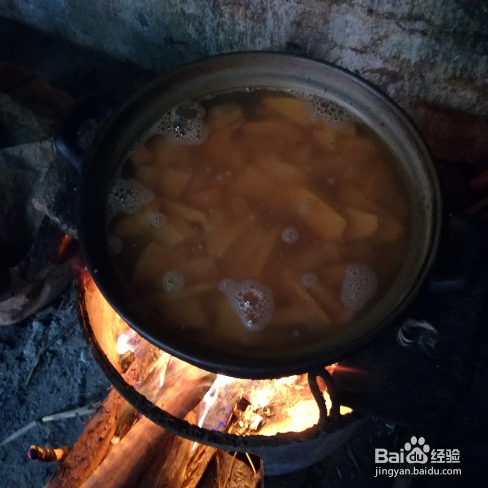 挖红薯煲甜汤