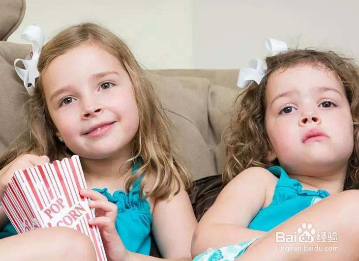 怎样训练宝宝自己吃饭?