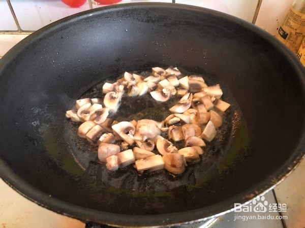 如何做出好吃美味的咖喱蘑菇鸡丁炒饭