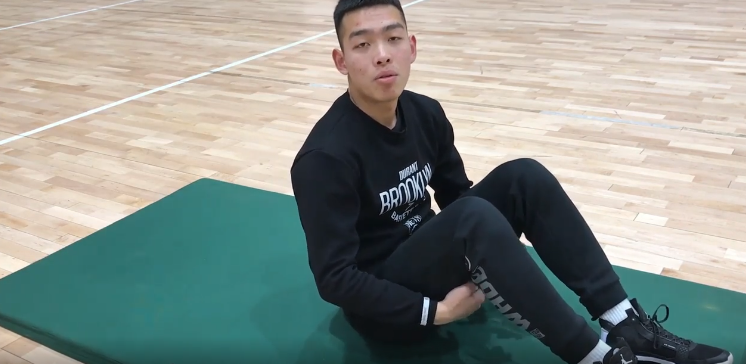 篮球运动后如何拉伸放松？