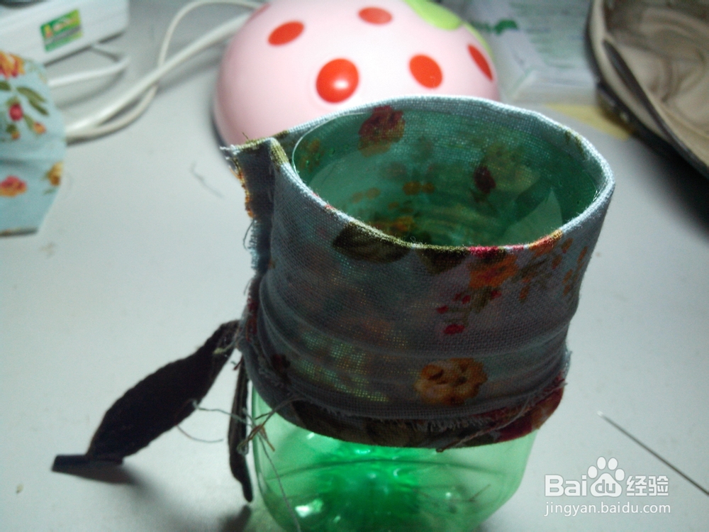 饮料瓶变笔筒教程
