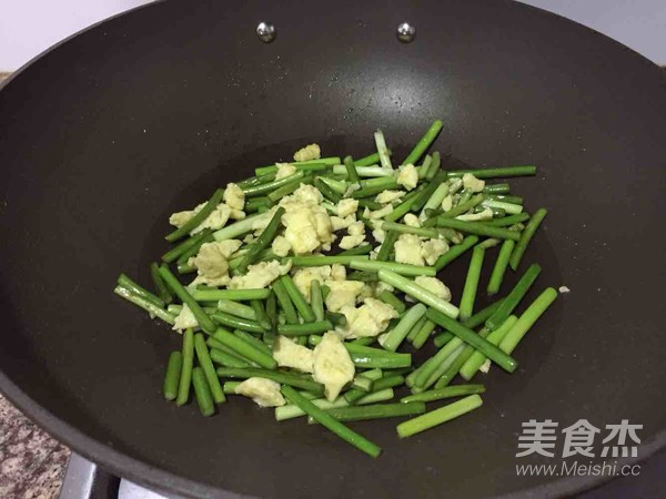 蒜苔炒鸡蛋的做法