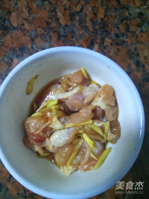 煎鸡腿肉闷玉米粒