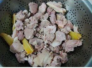 胡萝卜炖羊肉——很适合女性滋补养身的一道菜