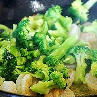 如何制作虾仁炒西兰花