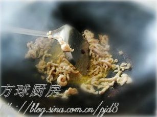 儿子九岁了---榨菜肉丝面