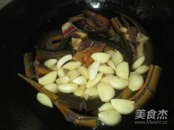 火腿片炖黄蟮