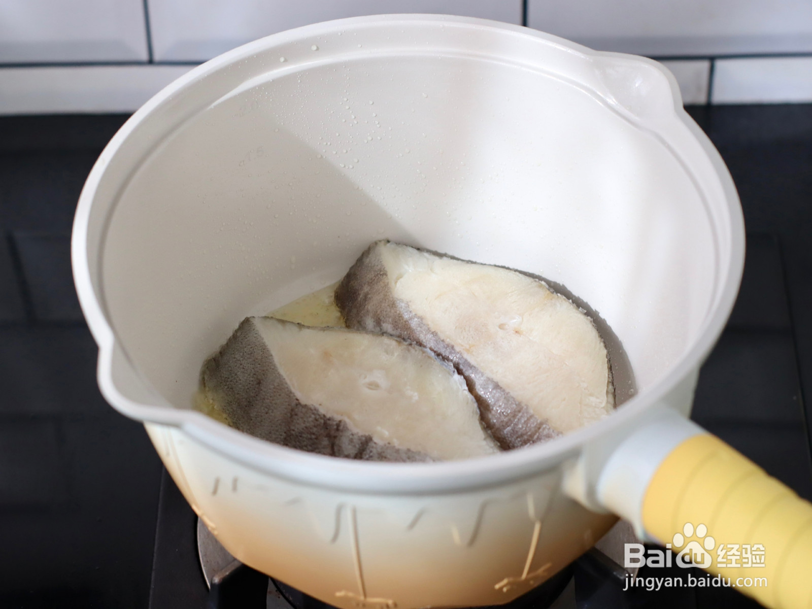 嫩滑鲜香的比目鱼豆腐煲的做法