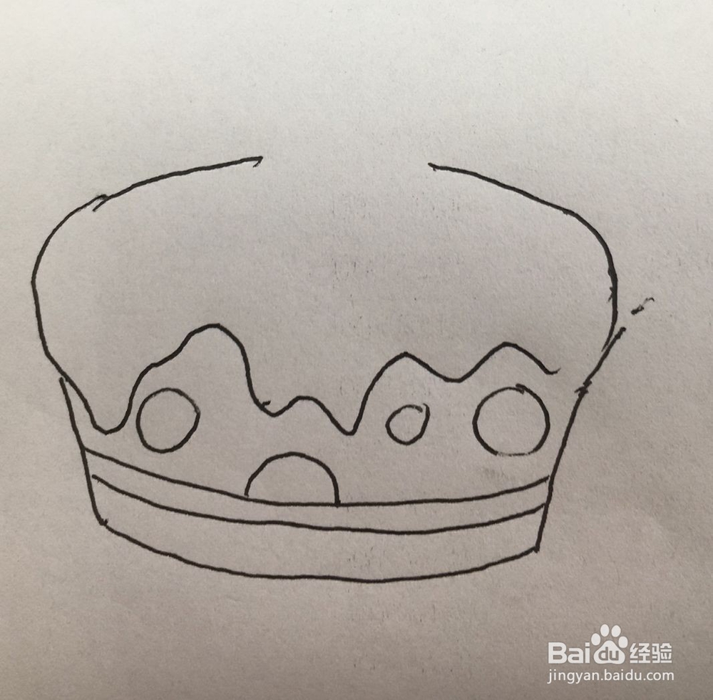 盯着蛋糕上的蜡烛发呆的小朋友怎么画