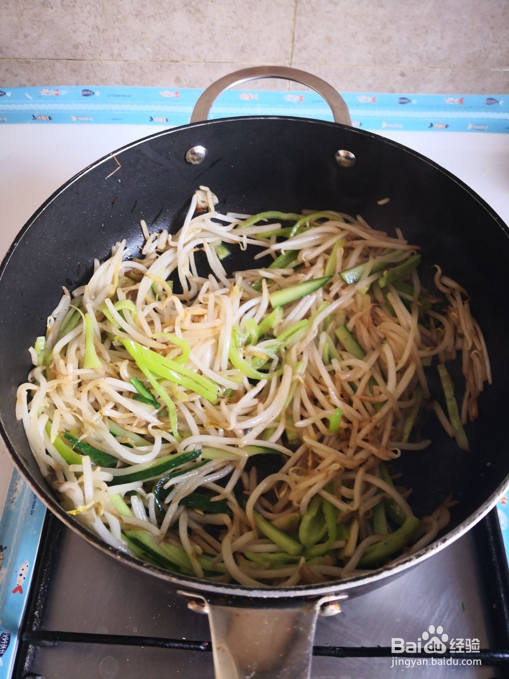 青椒炒豆芽菜的做法