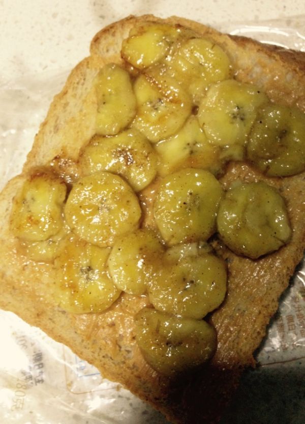 花生巧克力肉桂香蕉三明治