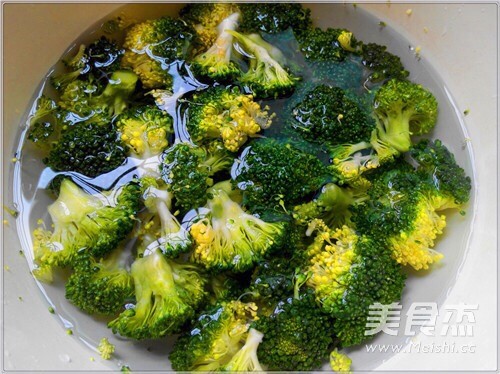 蒜香西兰花的做法