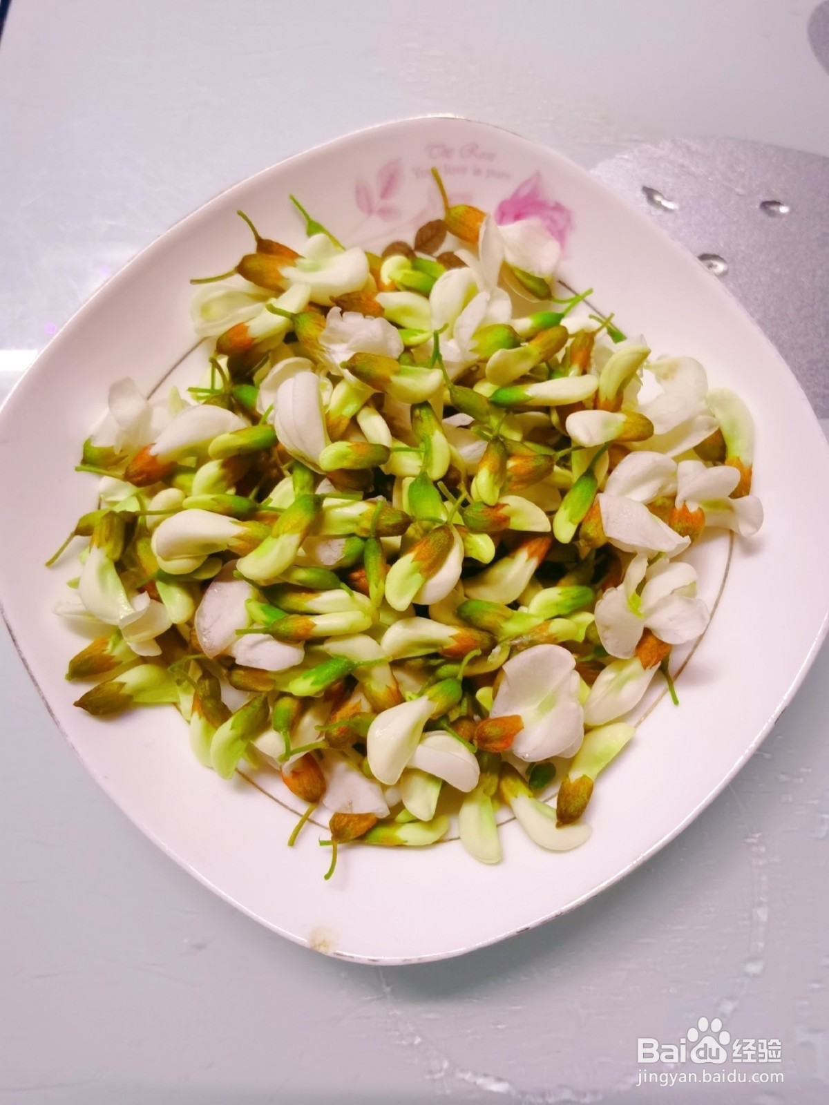 槐花炒鸡蛋的做法