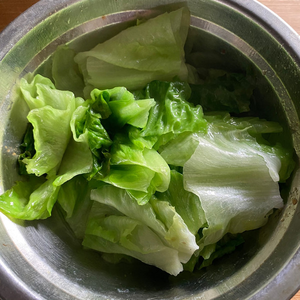 西红柿鸡蛋生菜卤牛肉煮荞麦刀削面