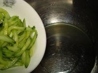 凉拌金针菇黄瓜