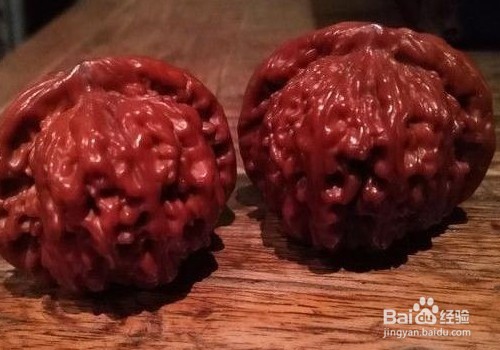 新买的文玩核桃有油味怎么办