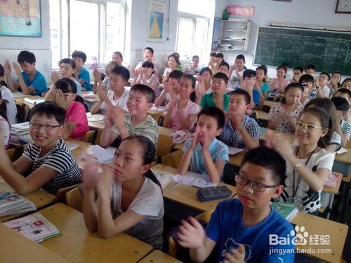 同学们鼓掌该怎么扩句