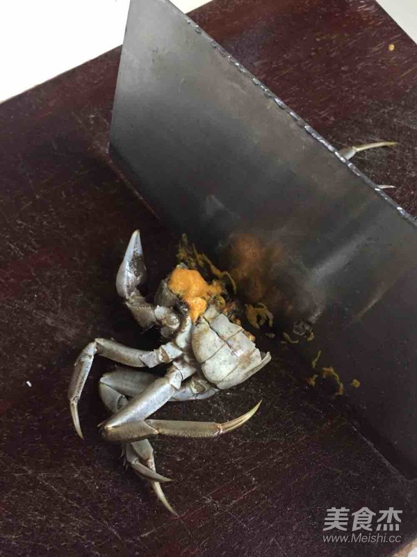 浓油赤酱的螃蟹炒年糕