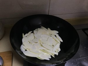茭白回锅肉的做法