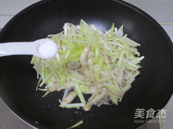 韭黄炒蛏子的做法