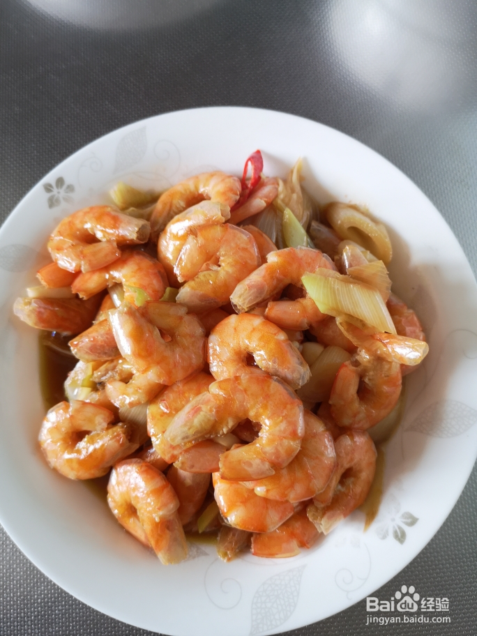 鲜掉眉毛的红烧基围虾