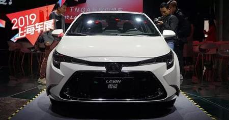 A级车强者相约换代，“小天籁”轩逸和“小亚洲龙”雷凌该选谁？