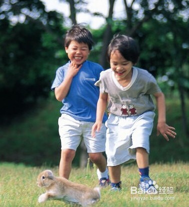 刚开始学走路的宝宝要注意什么。